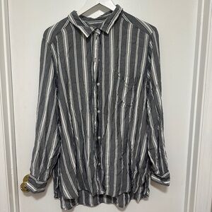 American Eagle Oversized Soft Gray and White Comfy Top